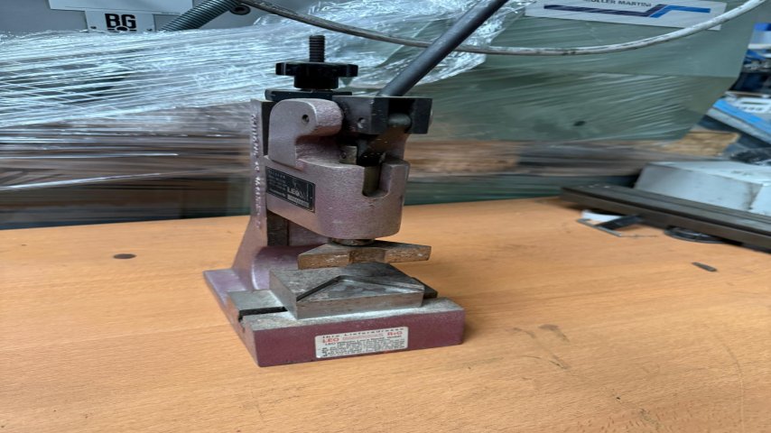 Berg und Schmid, Toggle press for beech corners